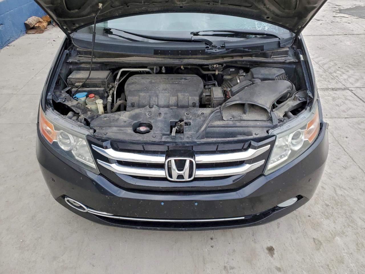 Honda Odyssey Touring Image 12