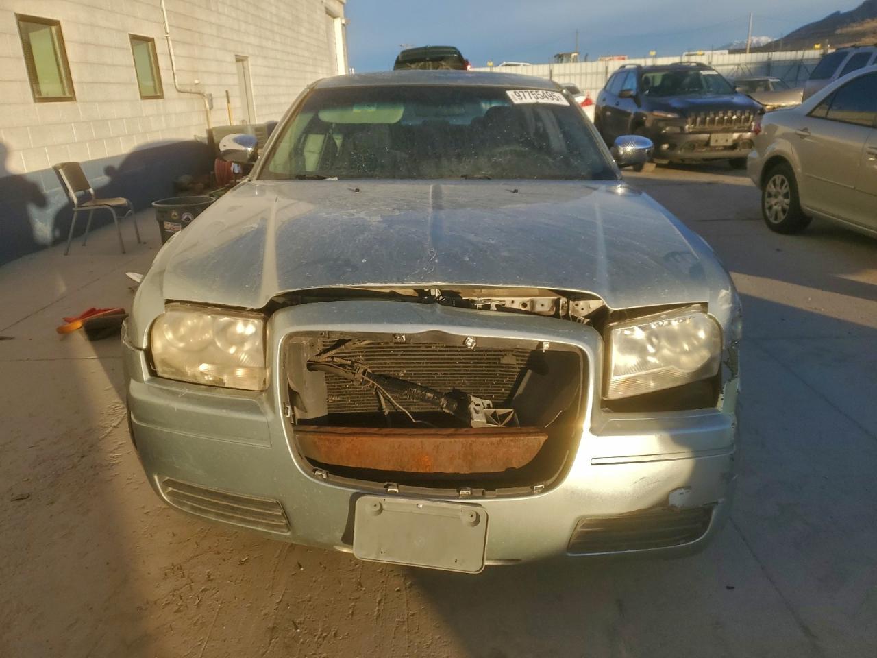 Chrysler 300 Image 5