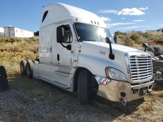  Salvage Freightliner Cascadia 1