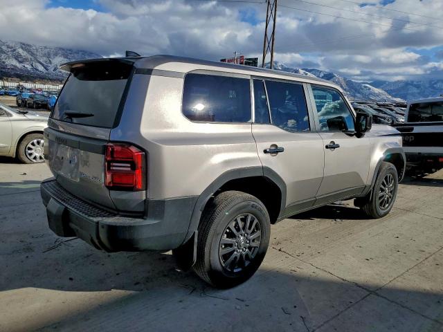 Toyota Land Cruis Base Image 14