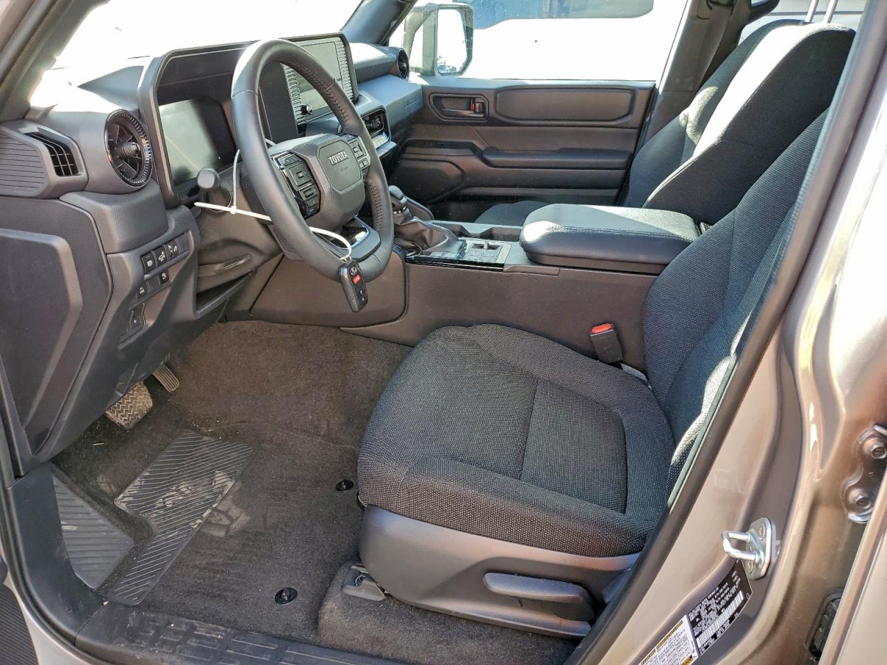 Toyota Land Cruis Base Image 4