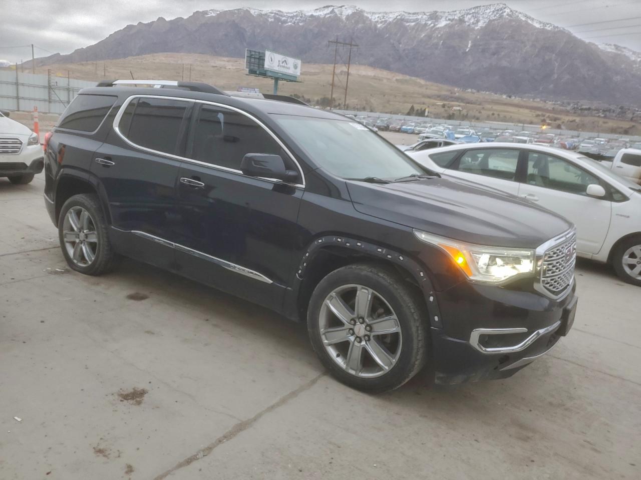 GMC Acadia Denali Image 3