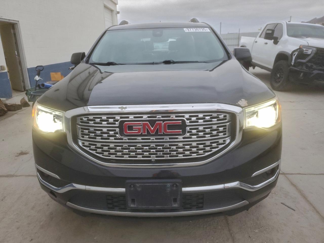 GMC Acadia Denali Image 9