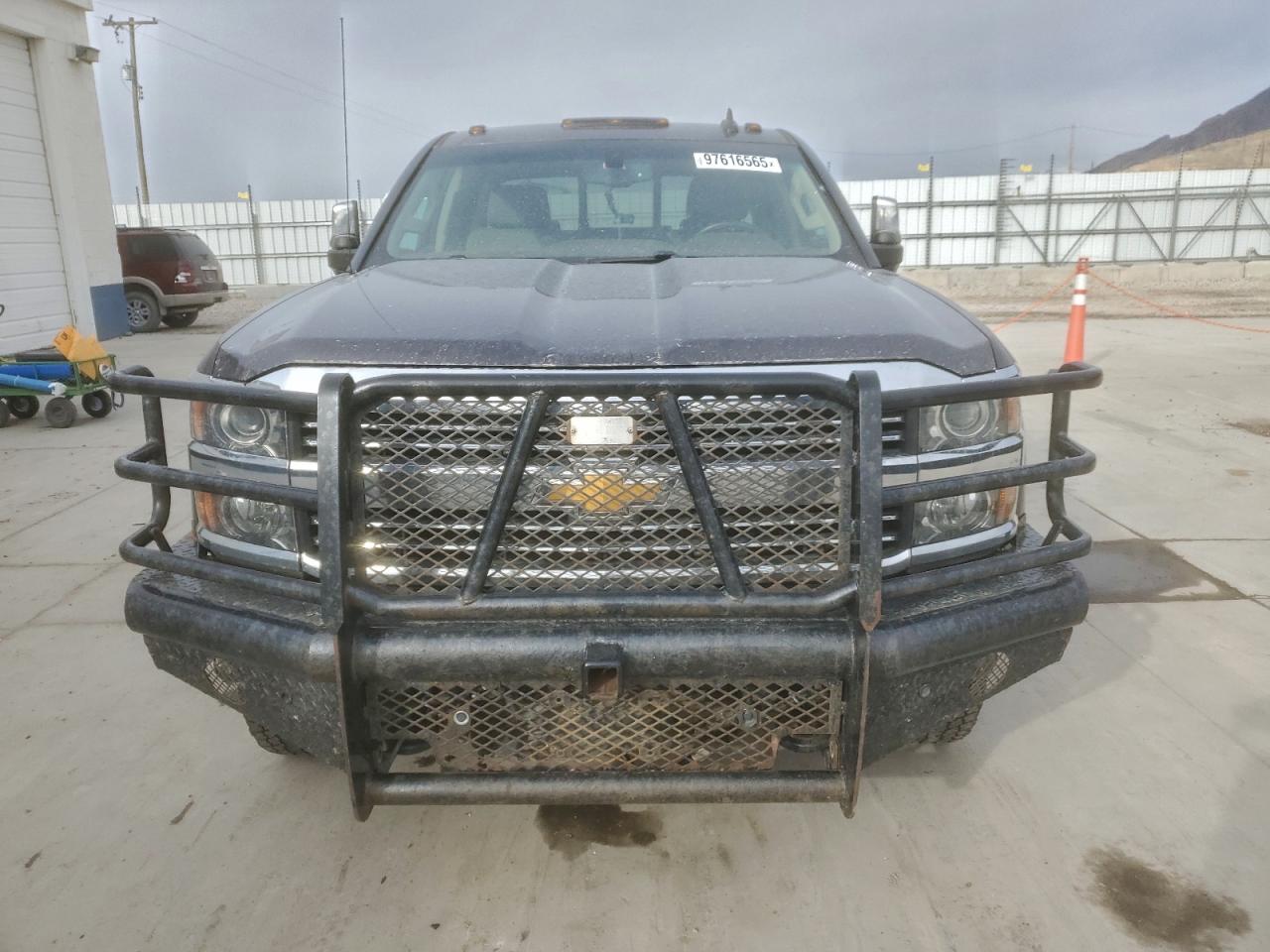 Chevrolet Silverado K3500 Ltz Image 12