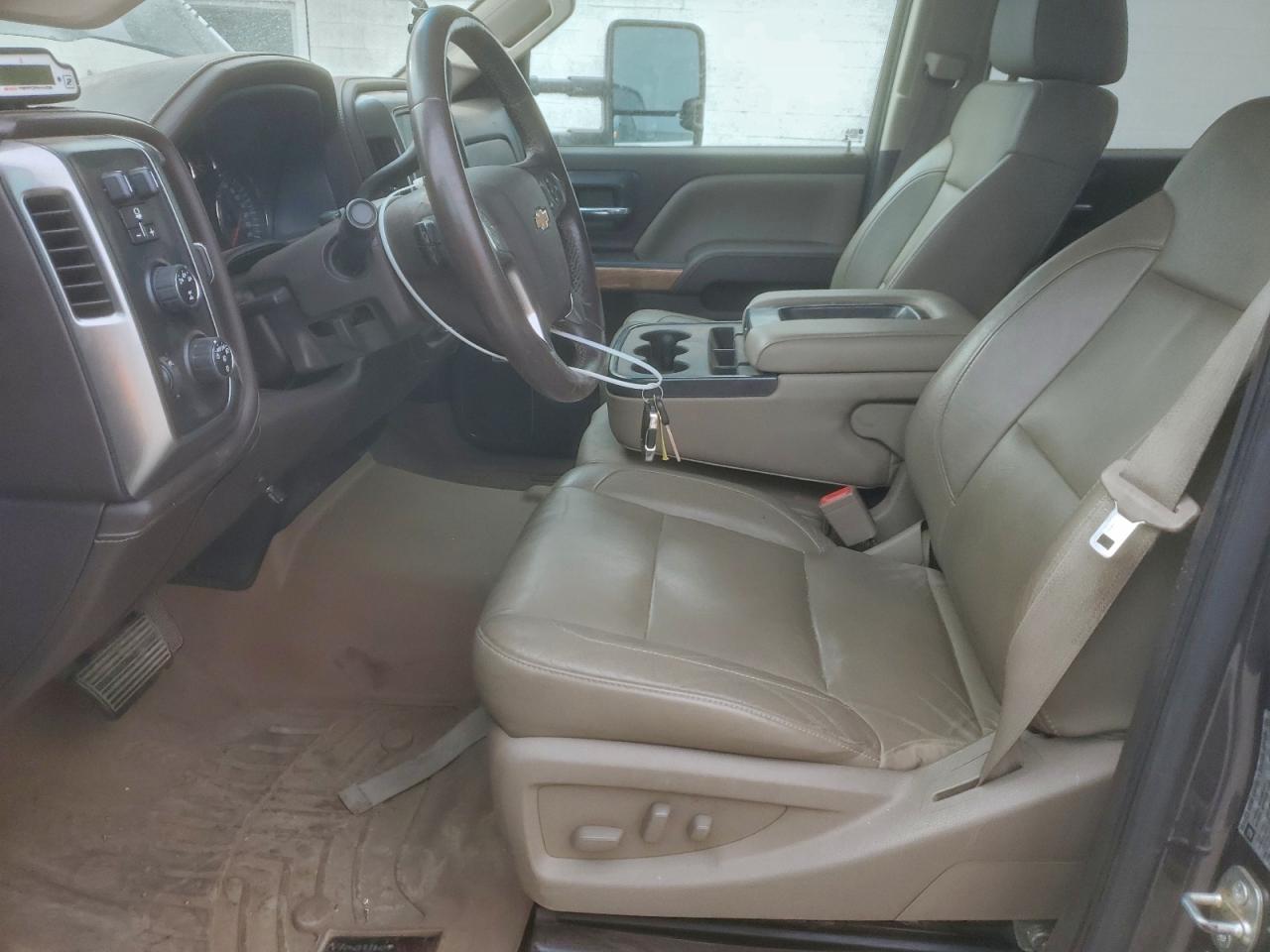 Chevrolet Silverado K3500 Ltz Image 10