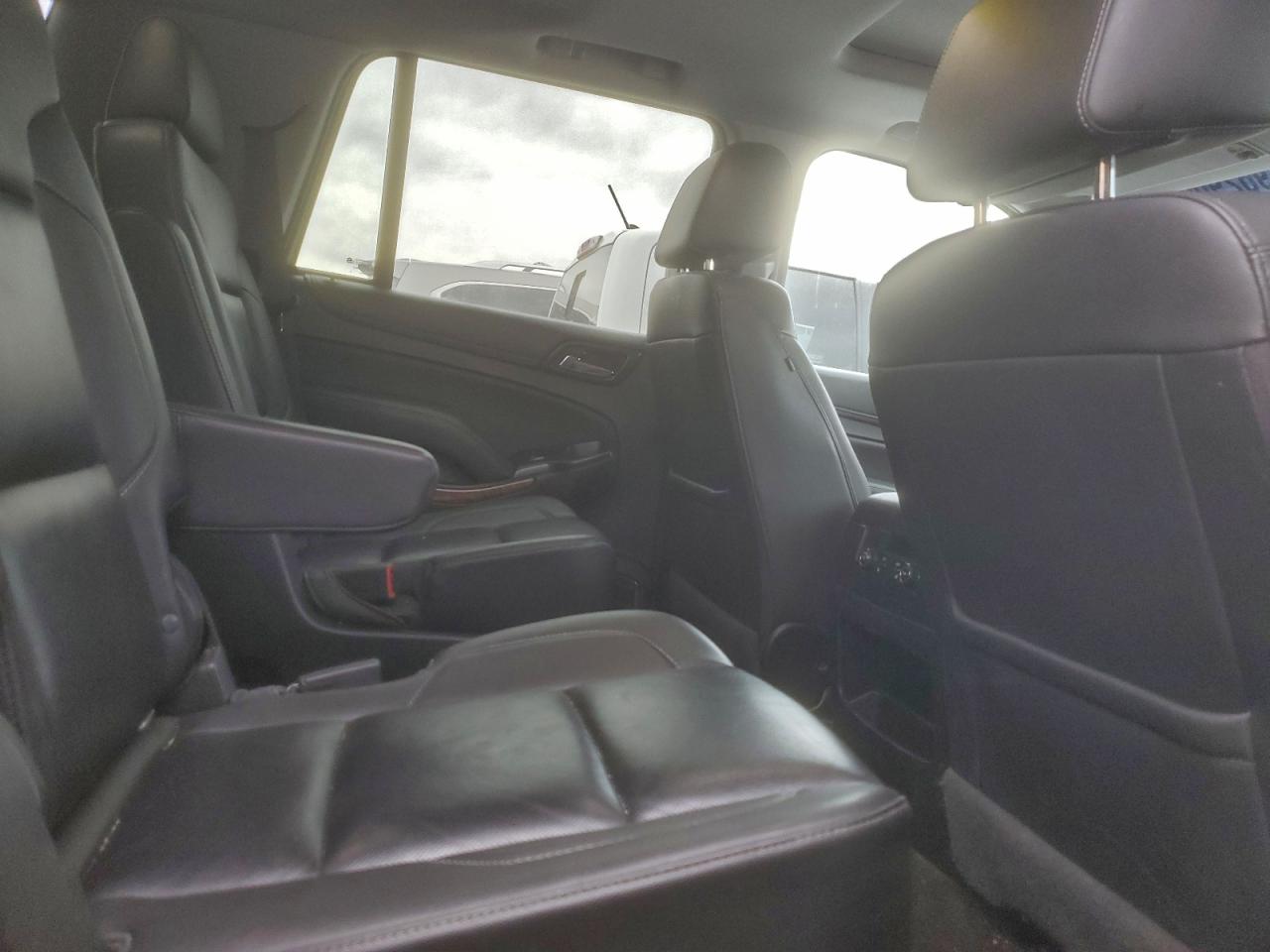 Chevrolet Tahoe K1500 Premier Image 4