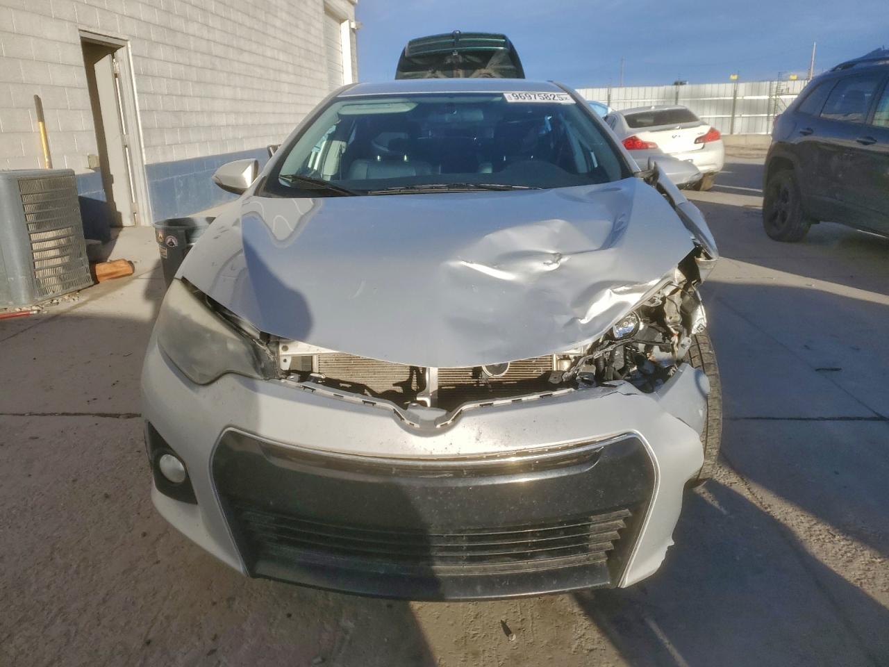 Toyota Corolla L Image 2