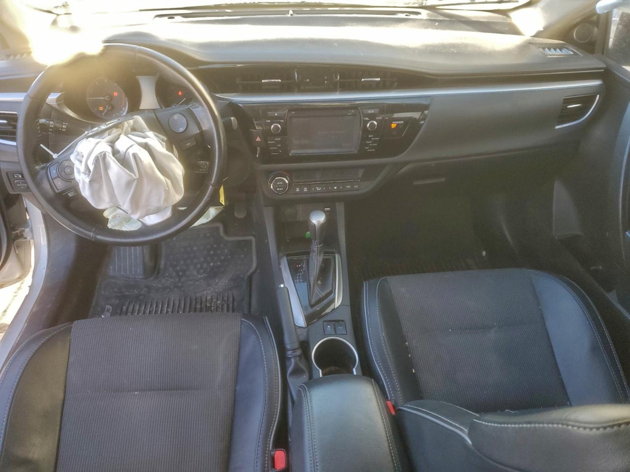 Toyota Corolla L Image 9