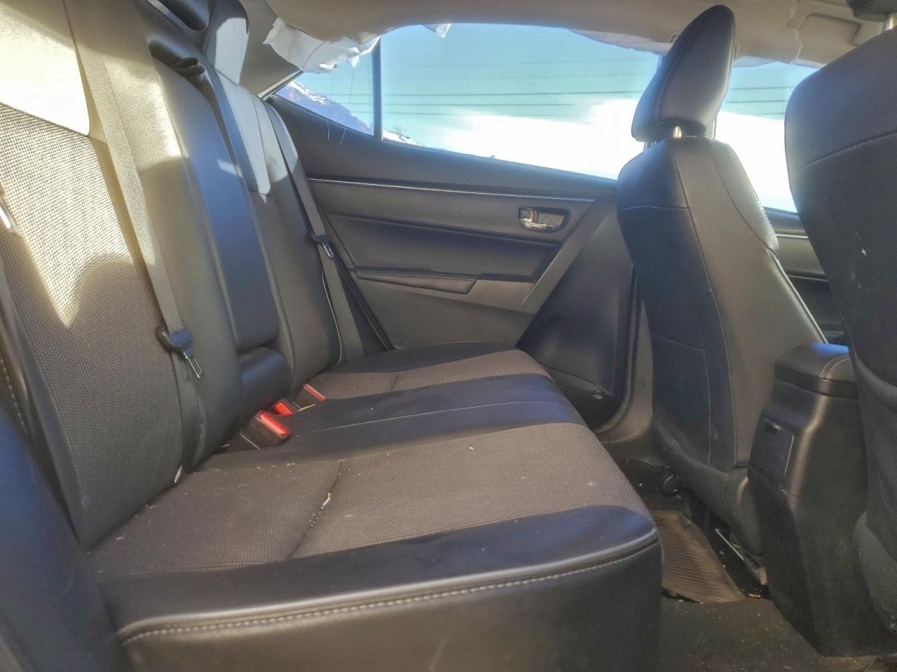 Toyota Corolla L Image 10