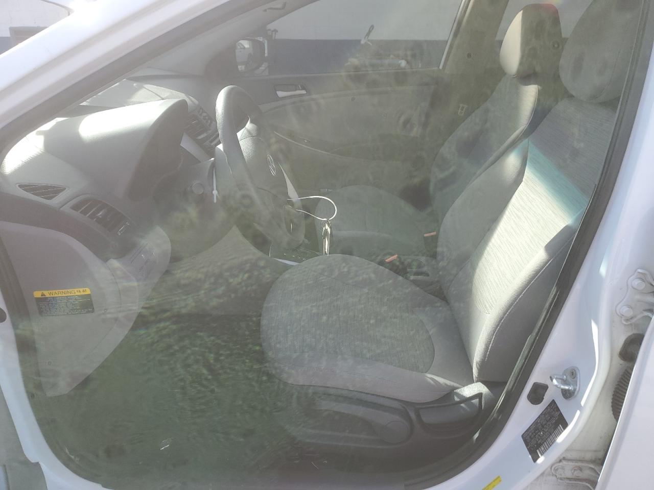 Hyundai ACCENT Se Image 12