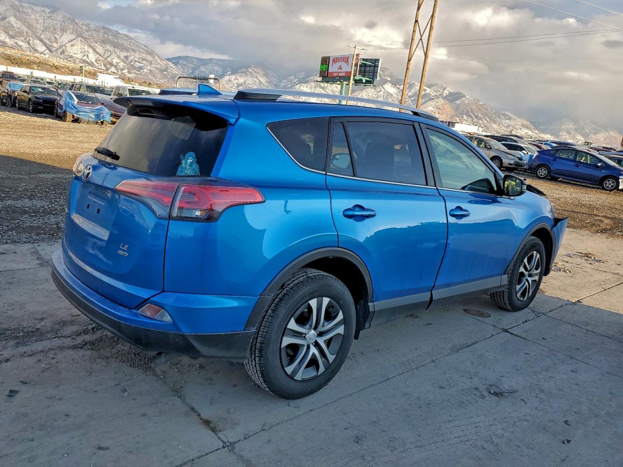 Toyota RAV4 Le Image 10