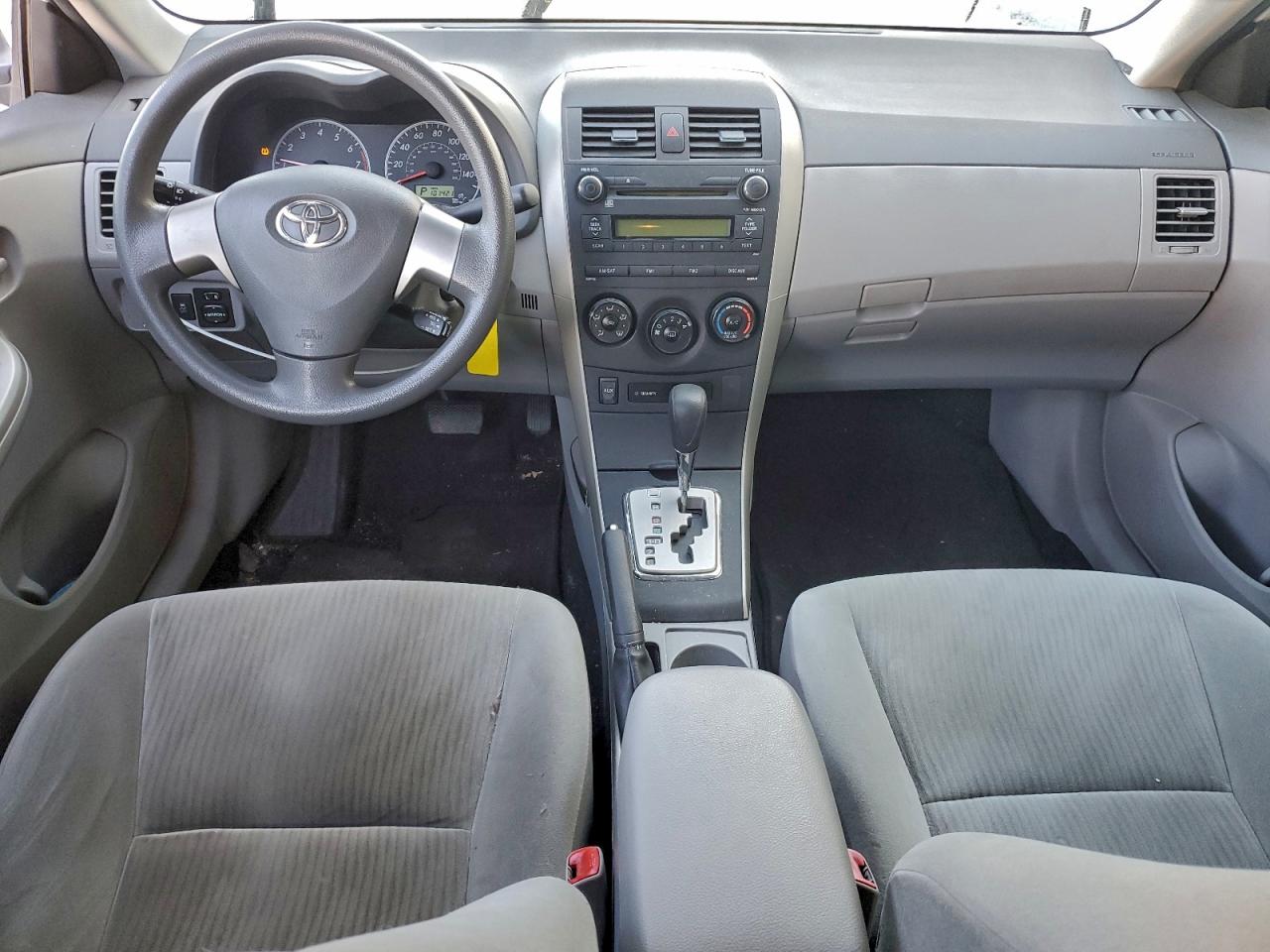 Toyota Corolla Base Image 2