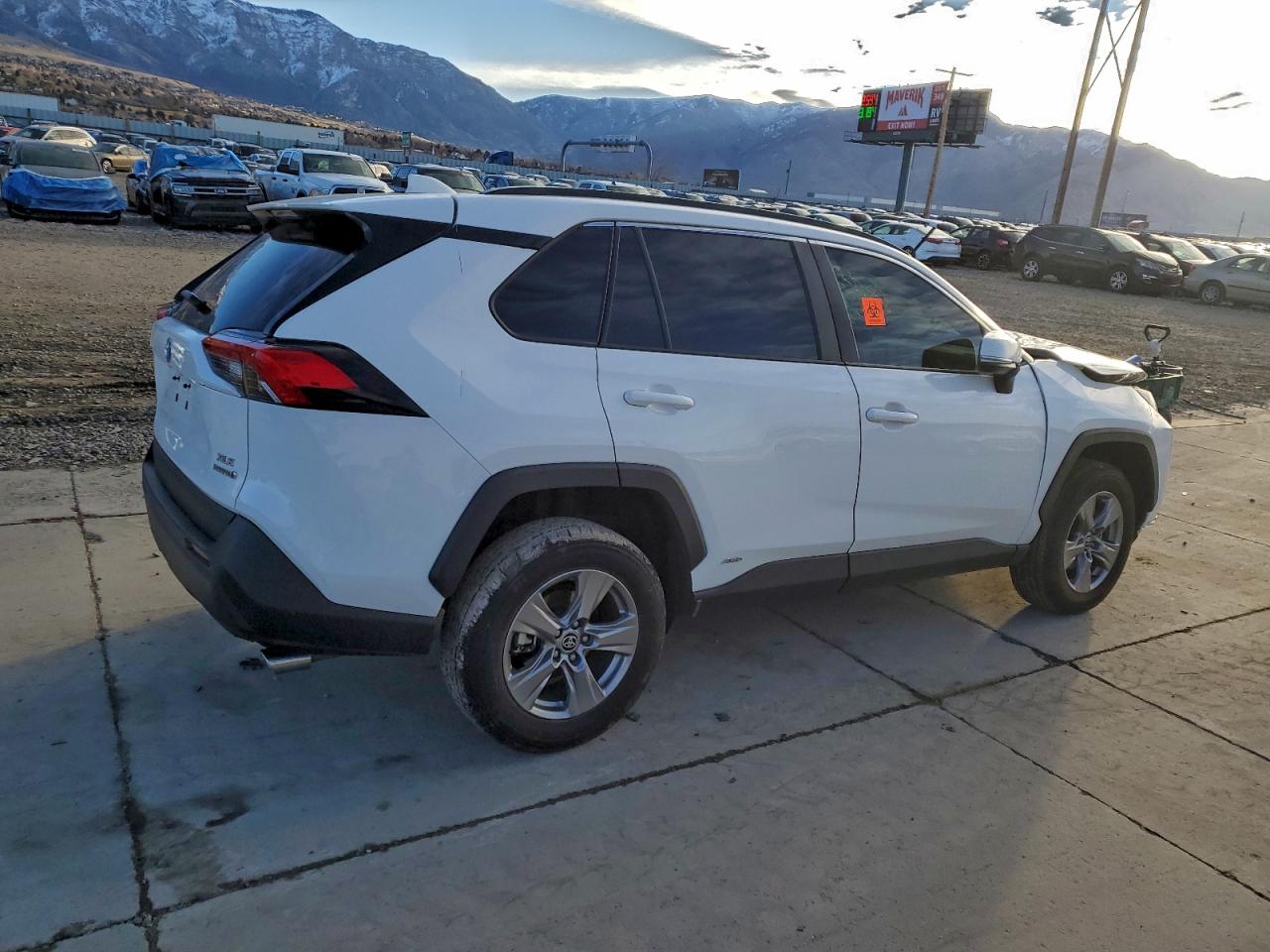 Toyota RAV4 Xle Image 3