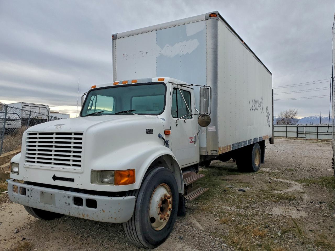 International 4700 4700 Image 1