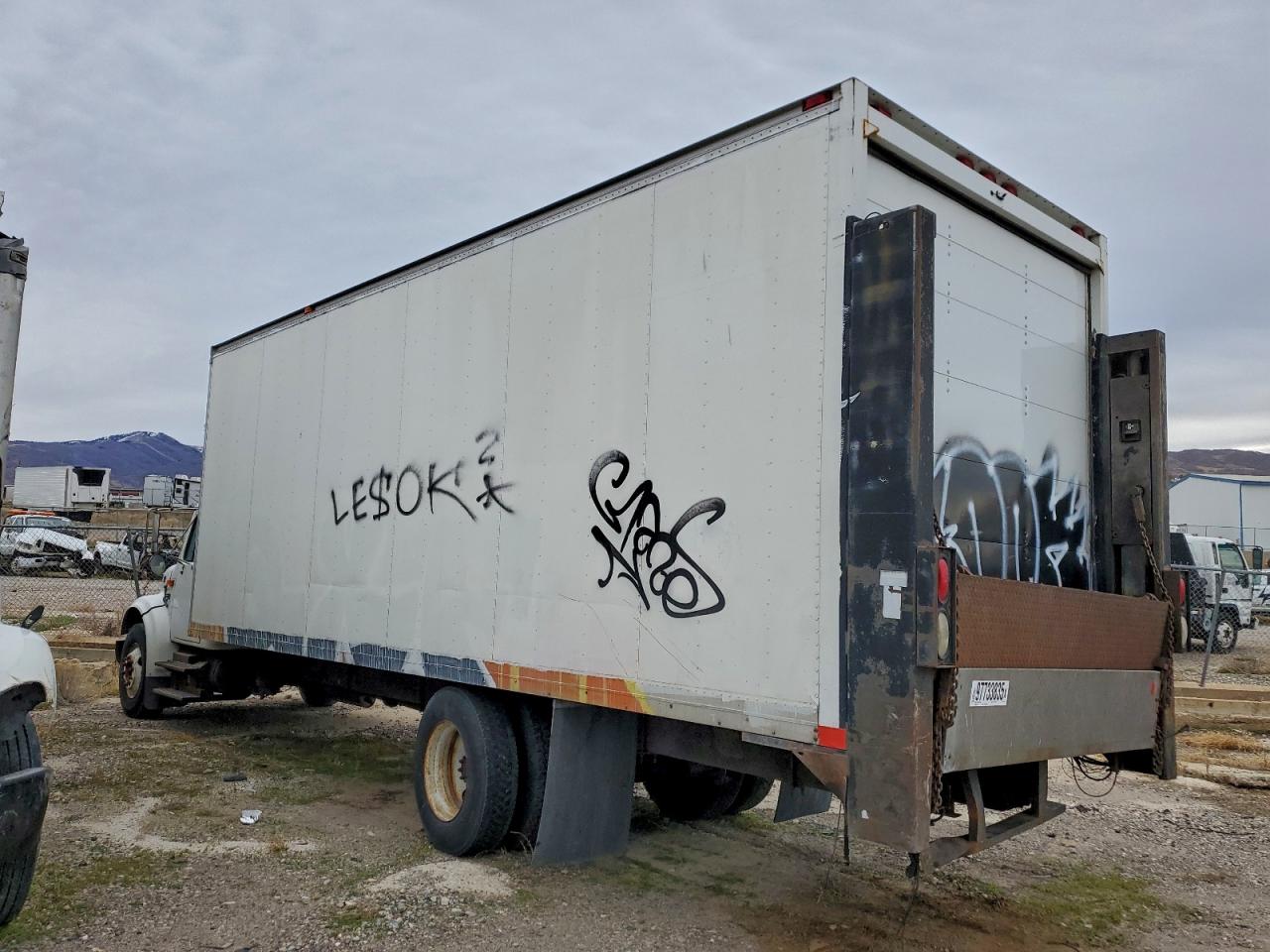 International 4700 4700 Image 2