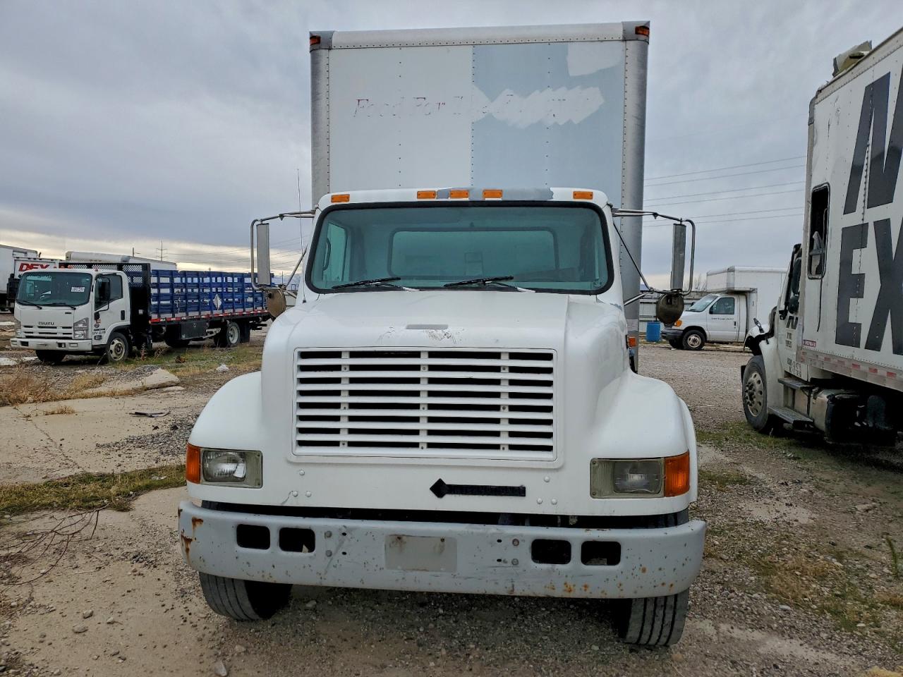 International 4700 4700 Image 3