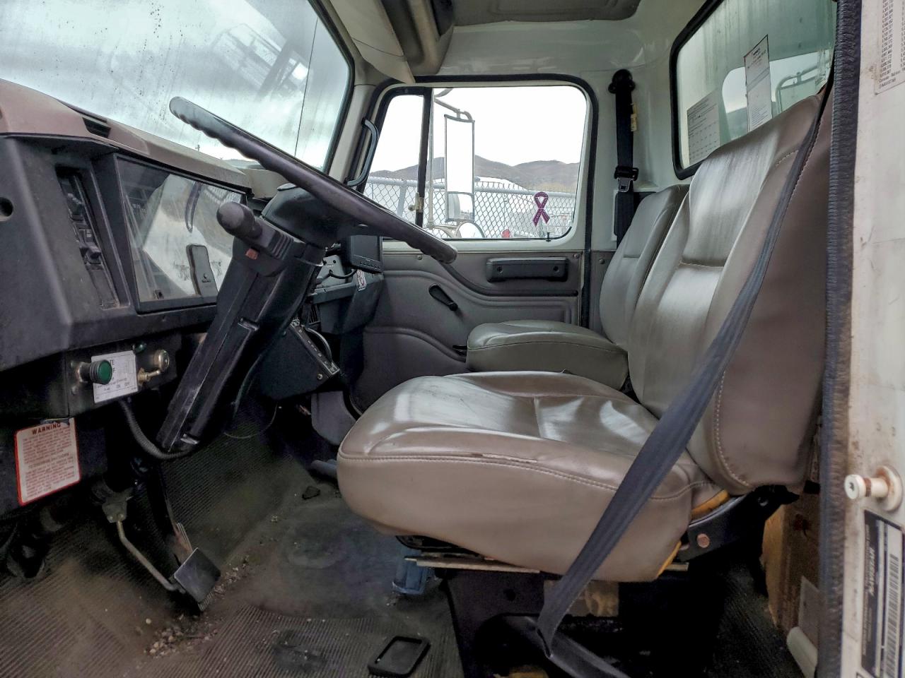 International 4700 4700 Image 6