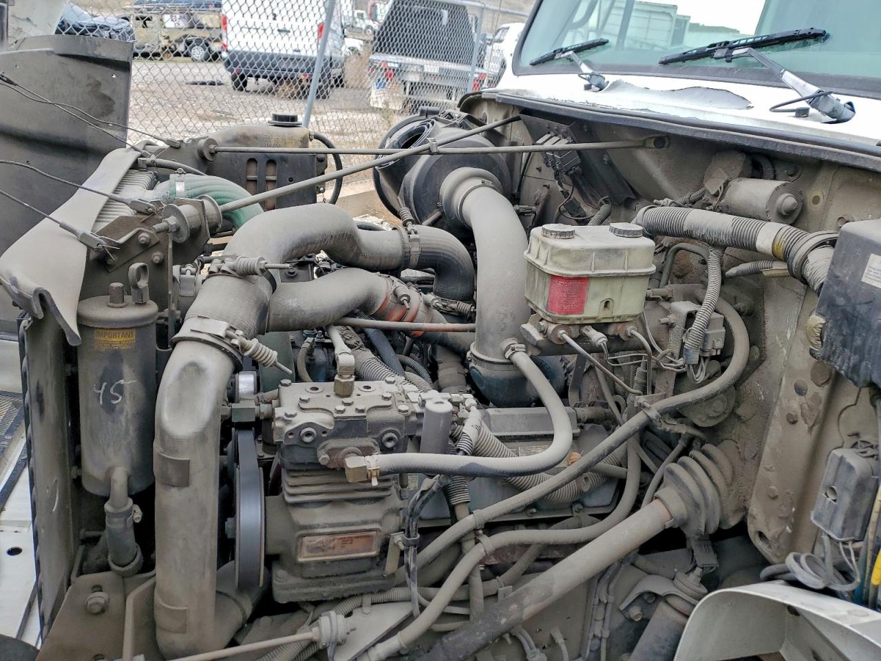 International 4700 4700 Image 12