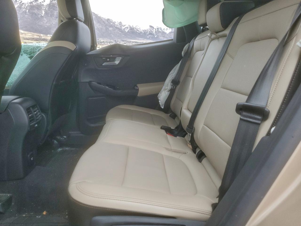 Ford Escape Titanium Image 4