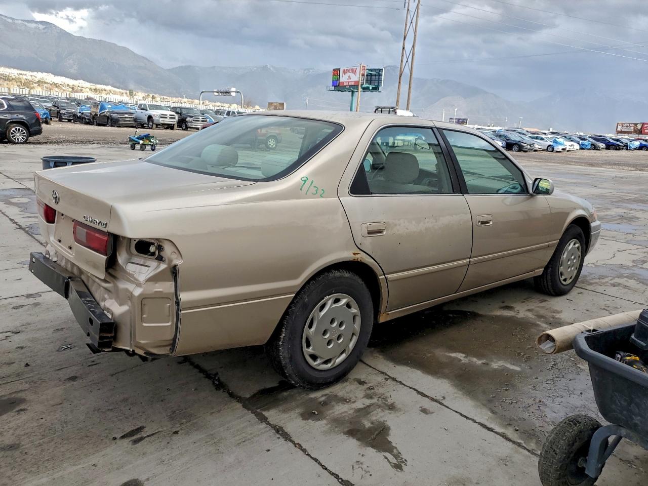 Toyota Camry Ce Image 11