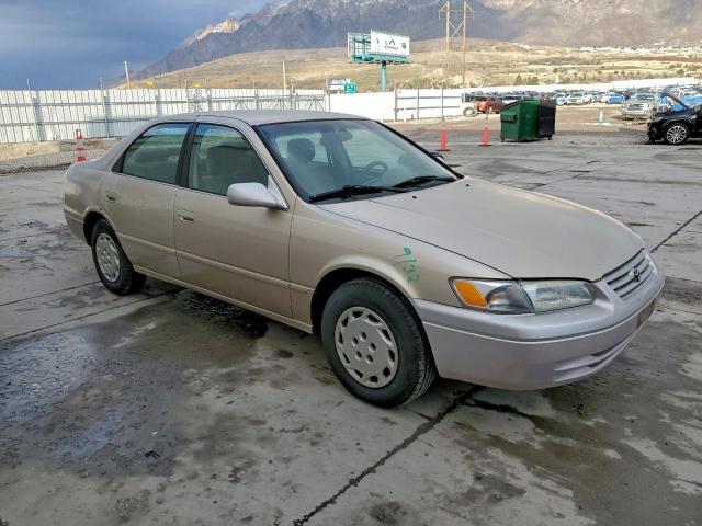 Toyota Camry Ce Image 2