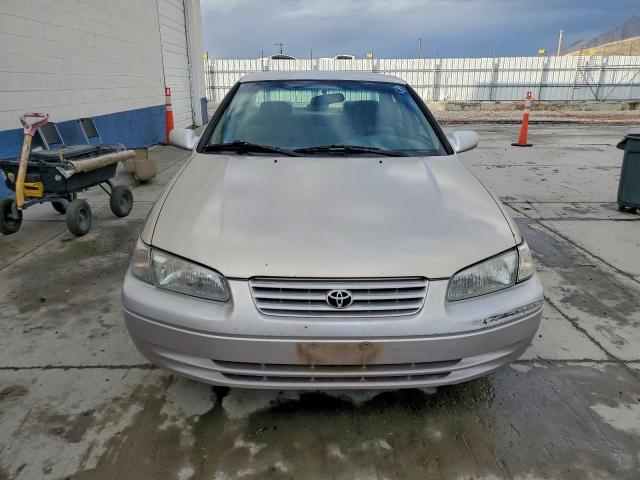 Toyota Camry Ce Image 9