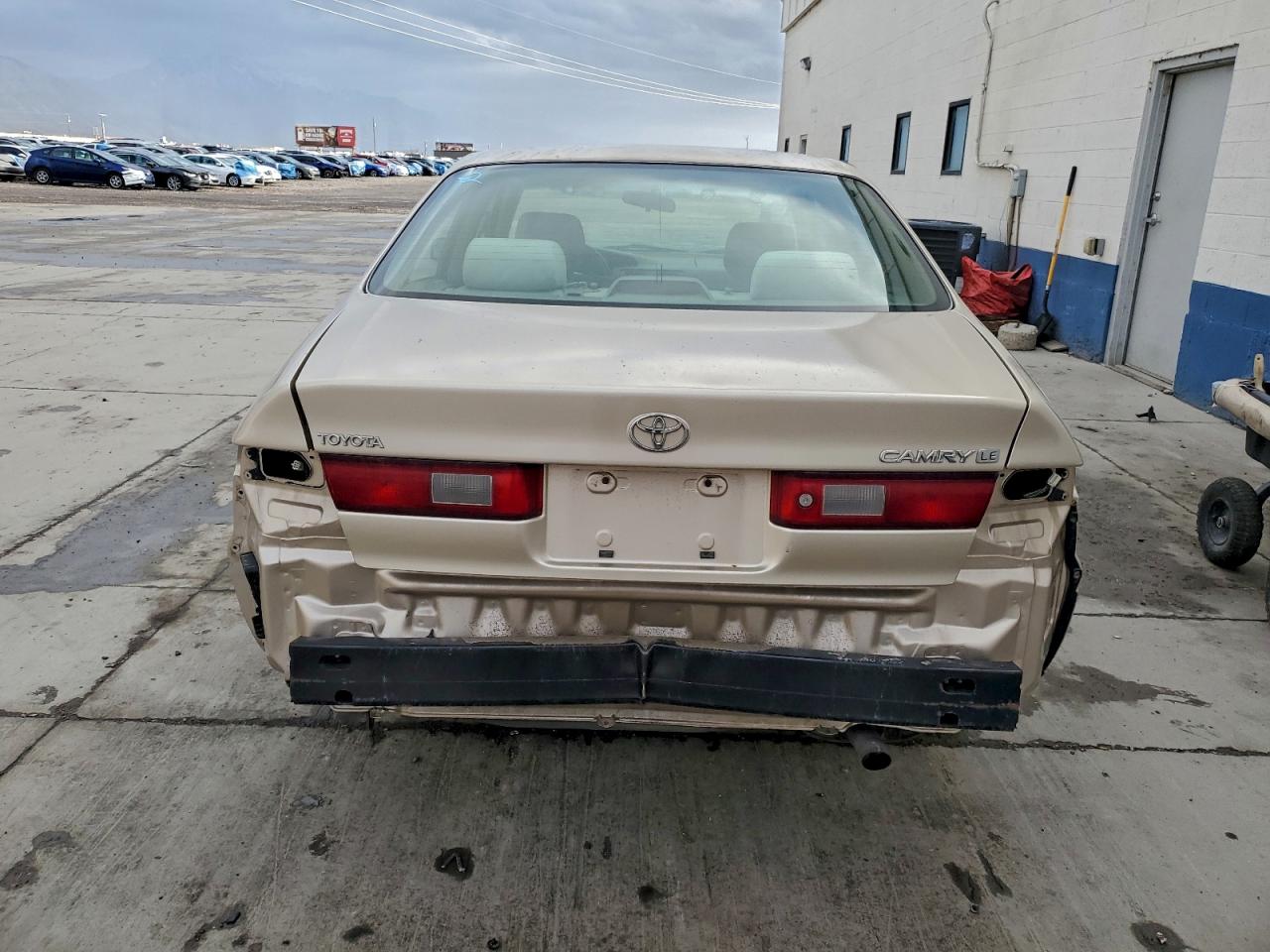 Toyota Camry Ce Image 13