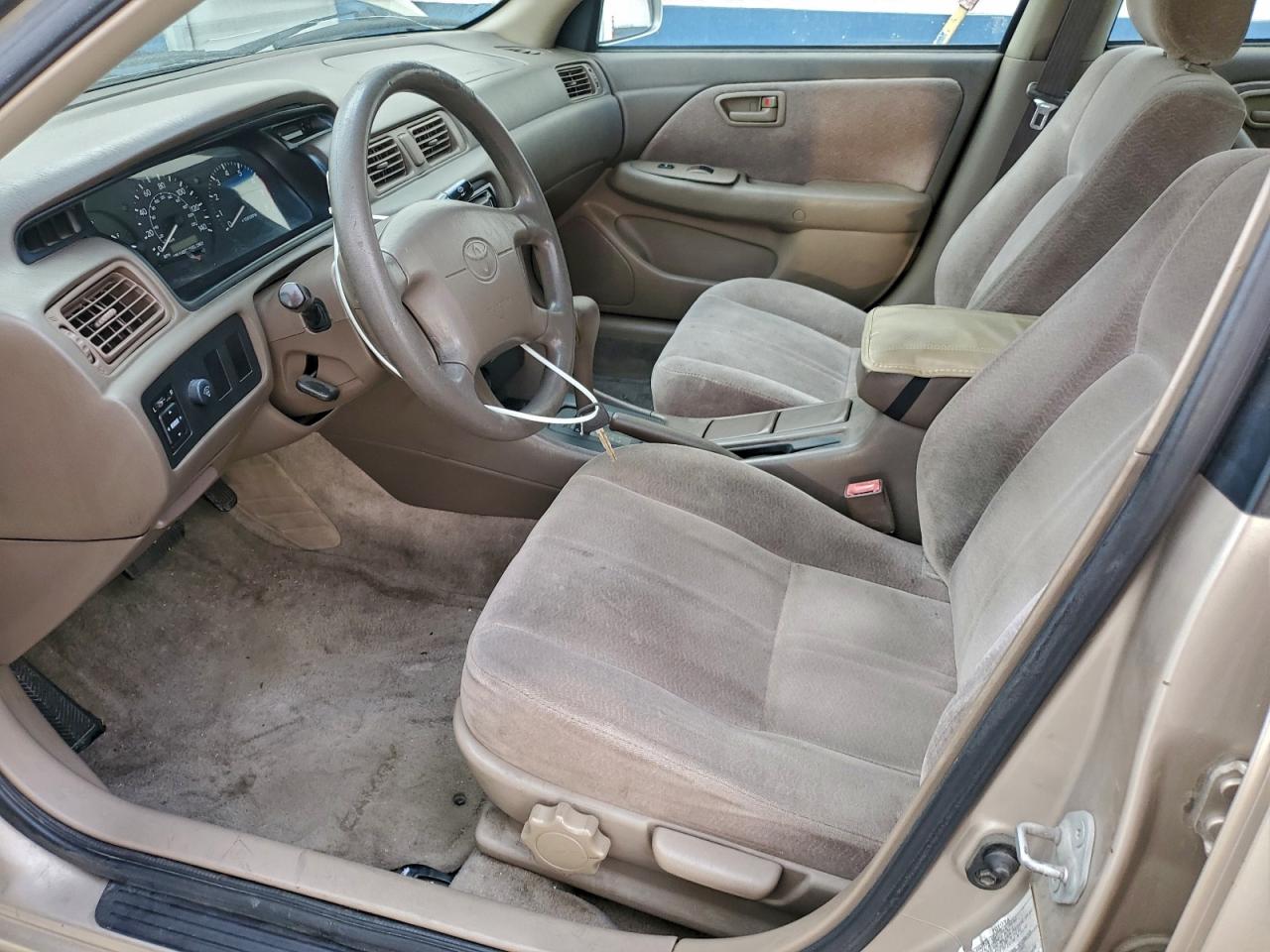 Toyota Camry Ce Image 4