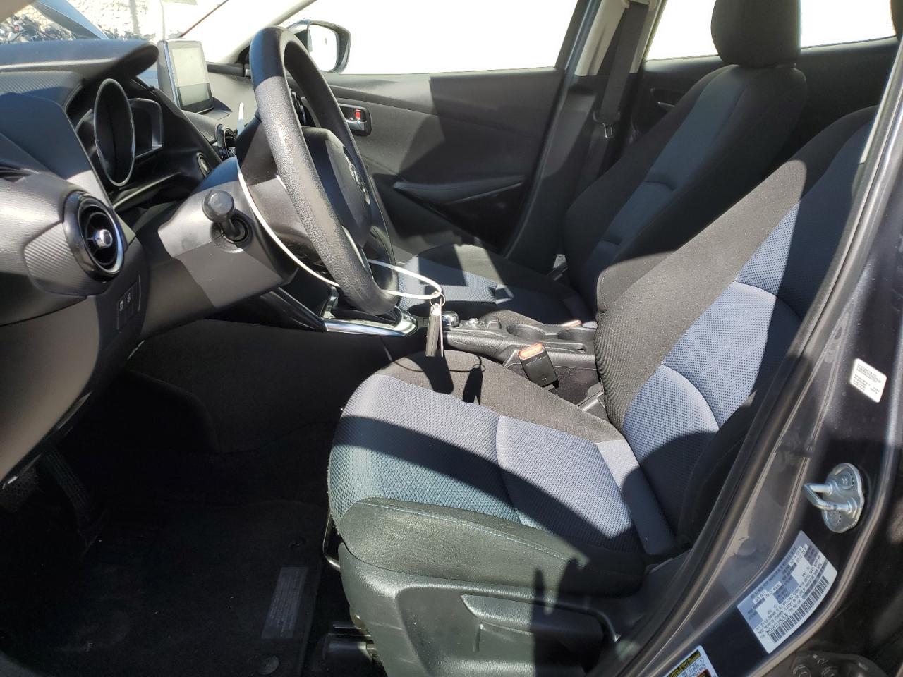 Toyota Yaris Image 11