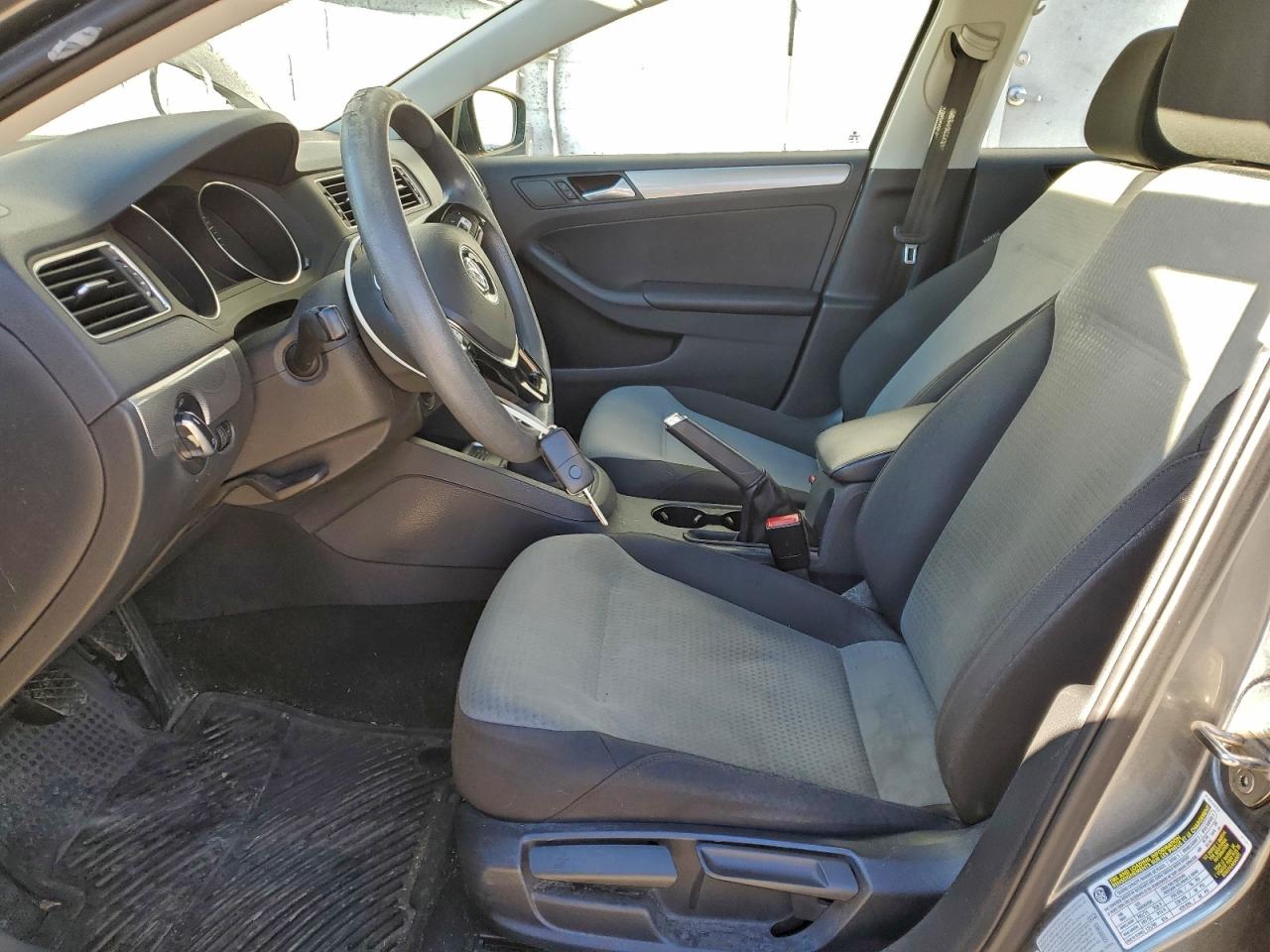 Volkswagen Jetta S Image 8