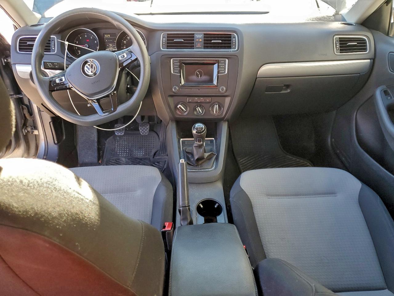 Volkswagen Jetta S Image 9