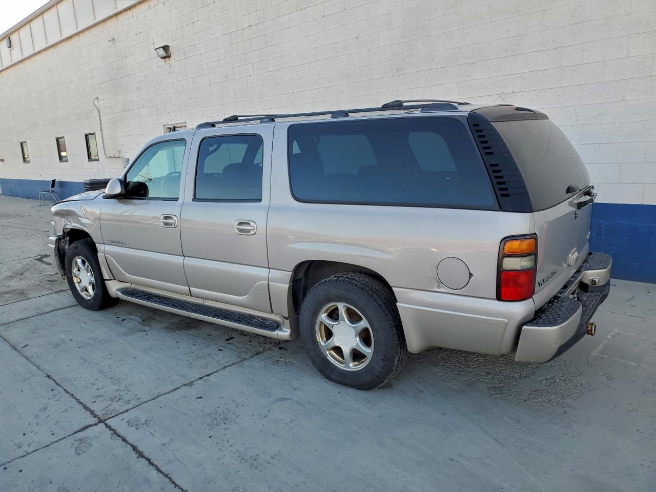 GMC Yukon Denali Image 2