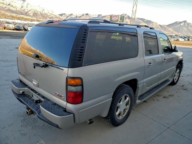 GMC Yukon Denali Image 12