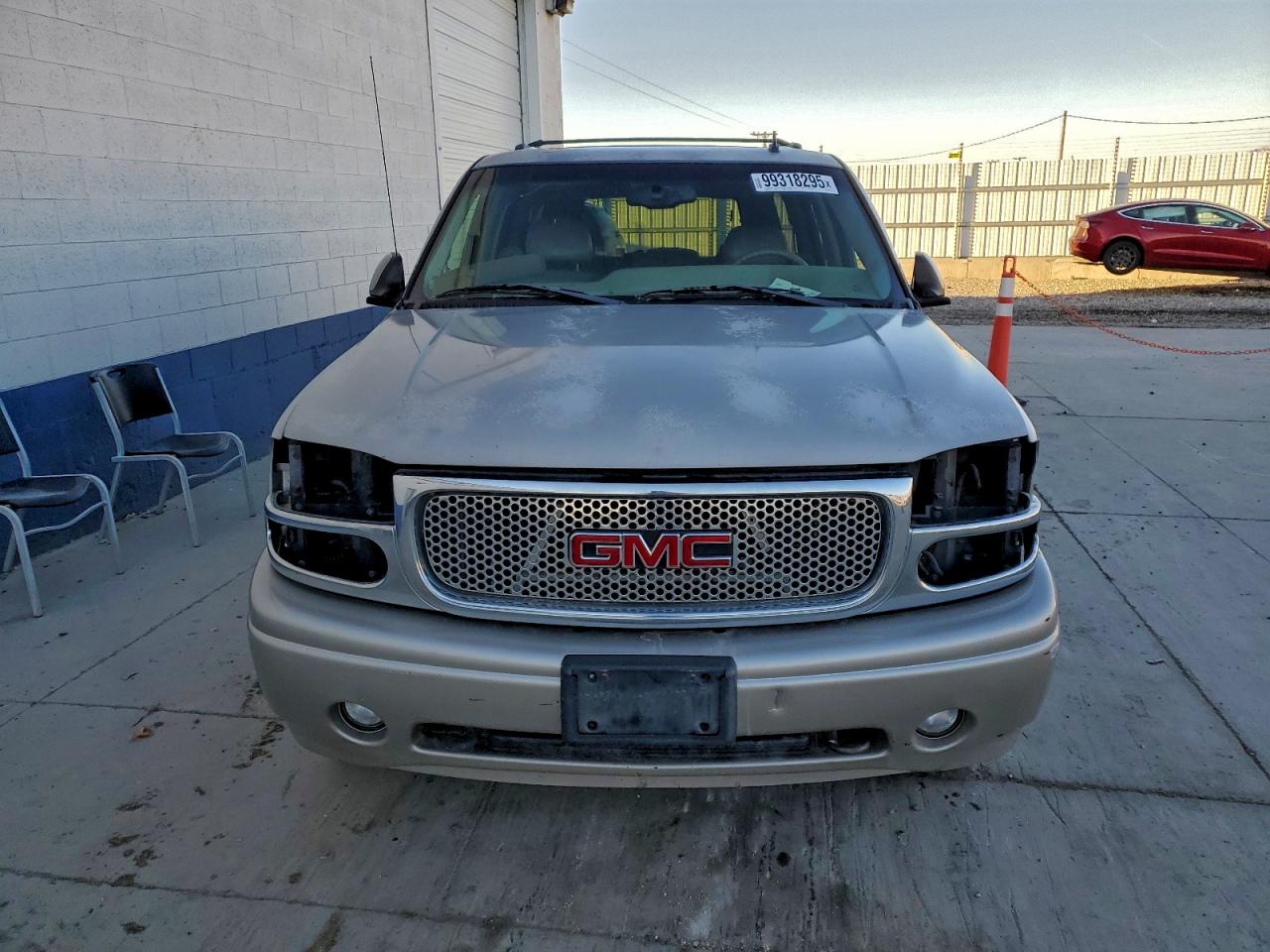 GMC Yukon Denali Image 6