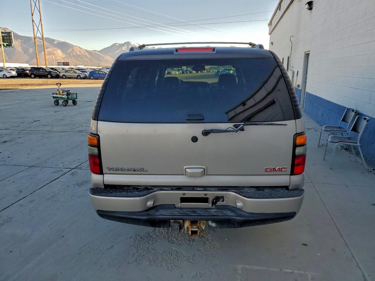 GMC Yukon Denali Image 7