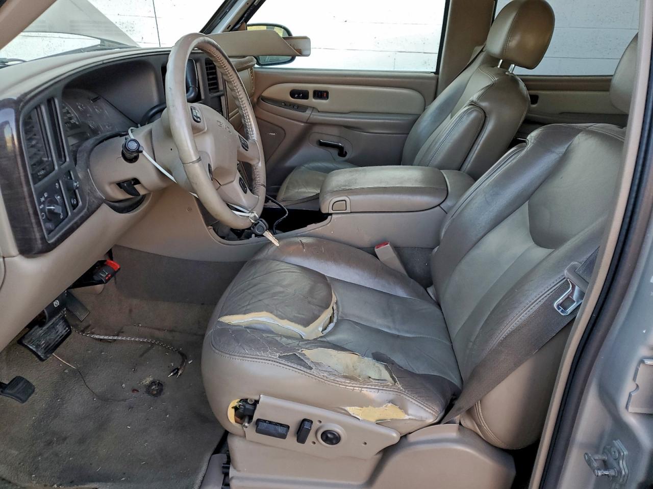 GMC Yukon Denali Image 4