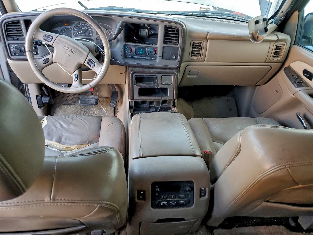 GMC Yukon Denali Image 11