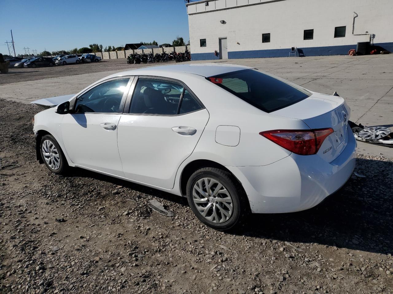 Toyota Corolla L Image 9