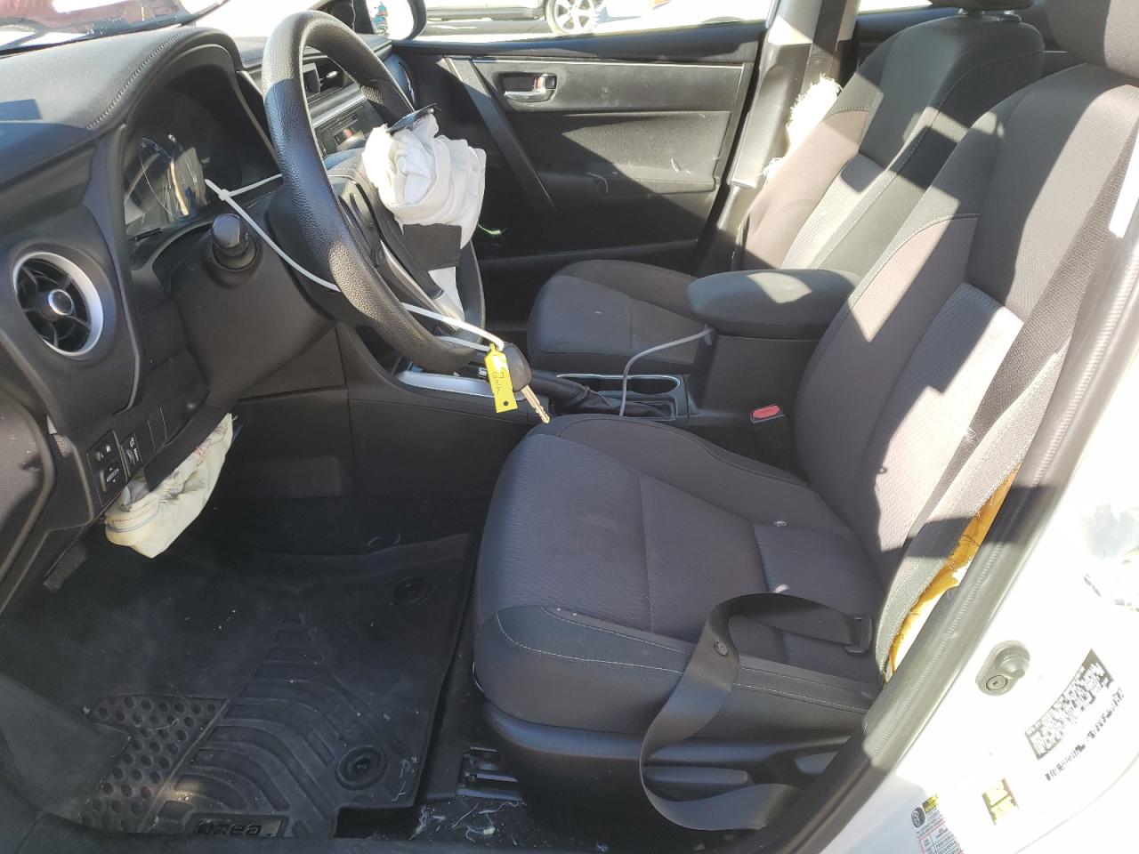 Toyota Corolla L Image 3