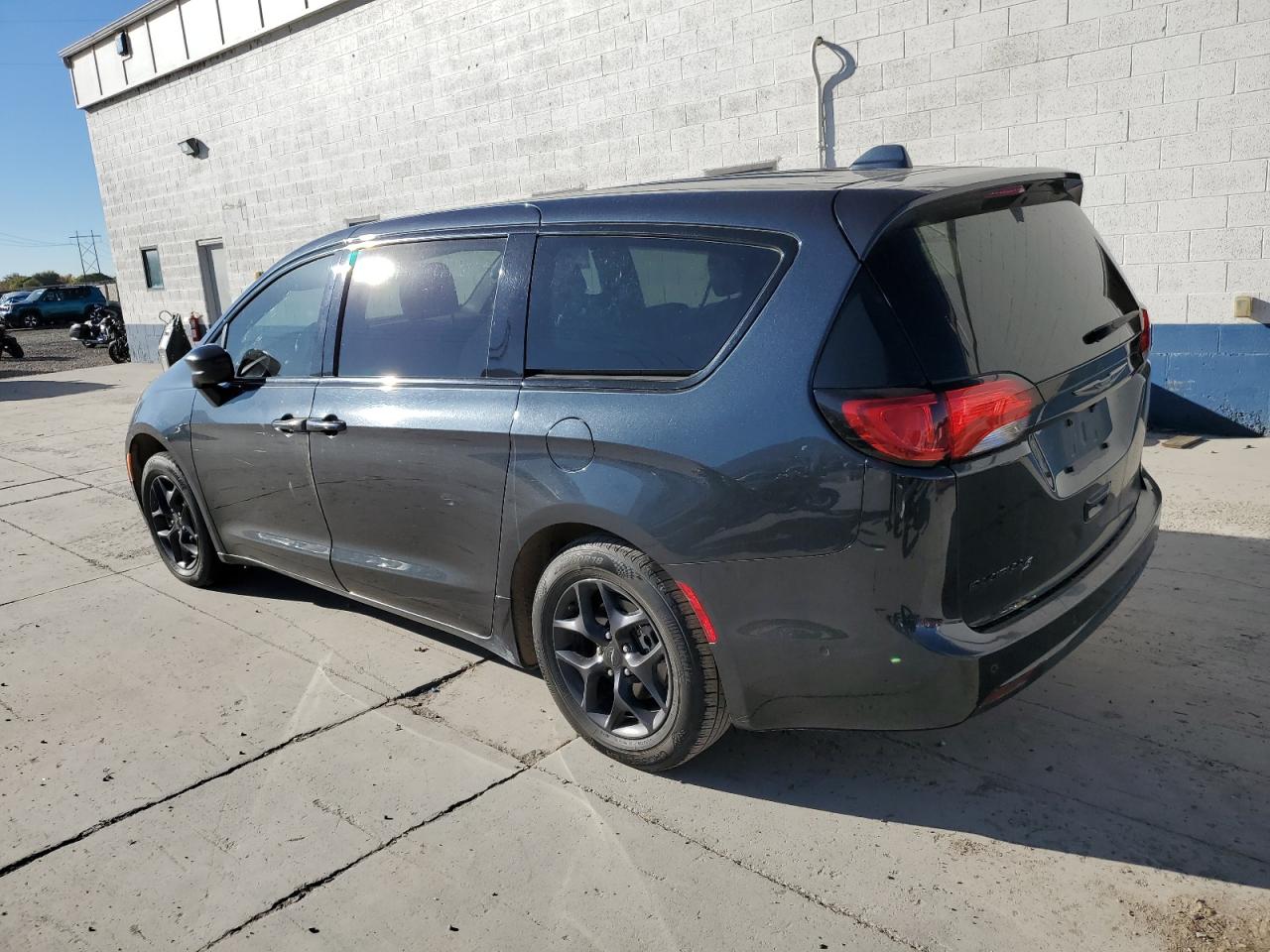 Chrysler Pacifica Touring Image 10