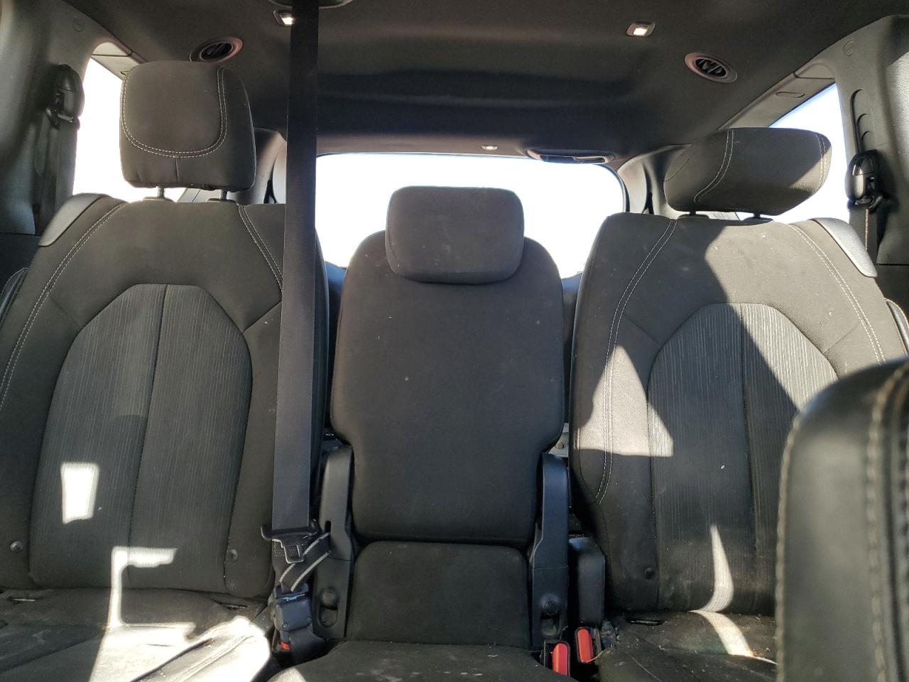 Chrysler Pacifica Touring Image 8