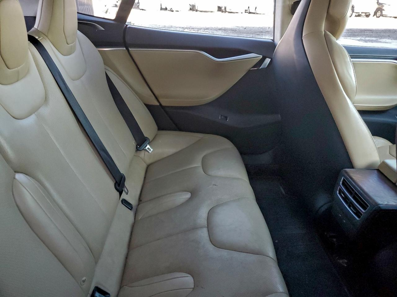 Tesla Model S Image 7