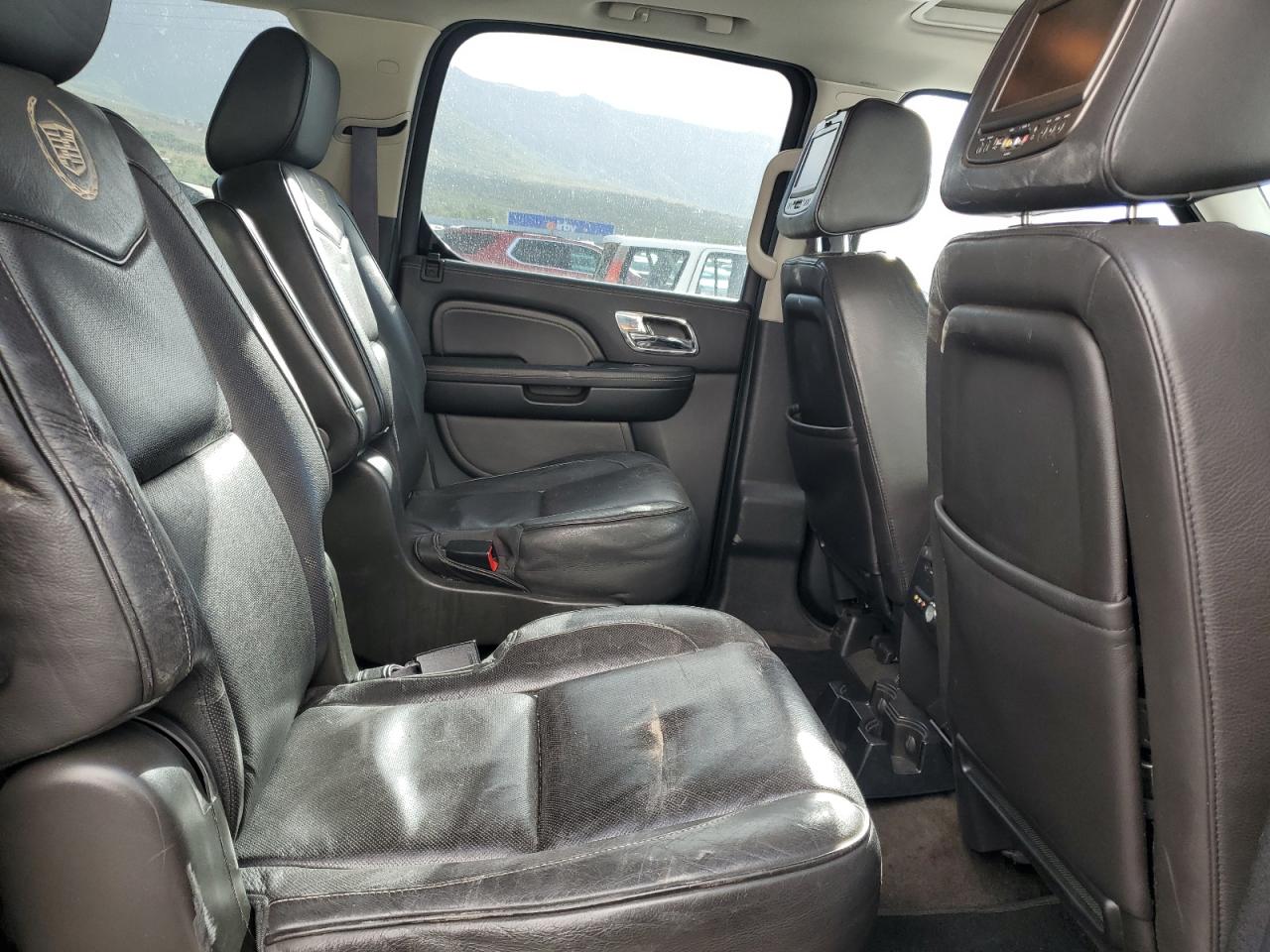 Cadillac Escalade Esv Platinum Image 11