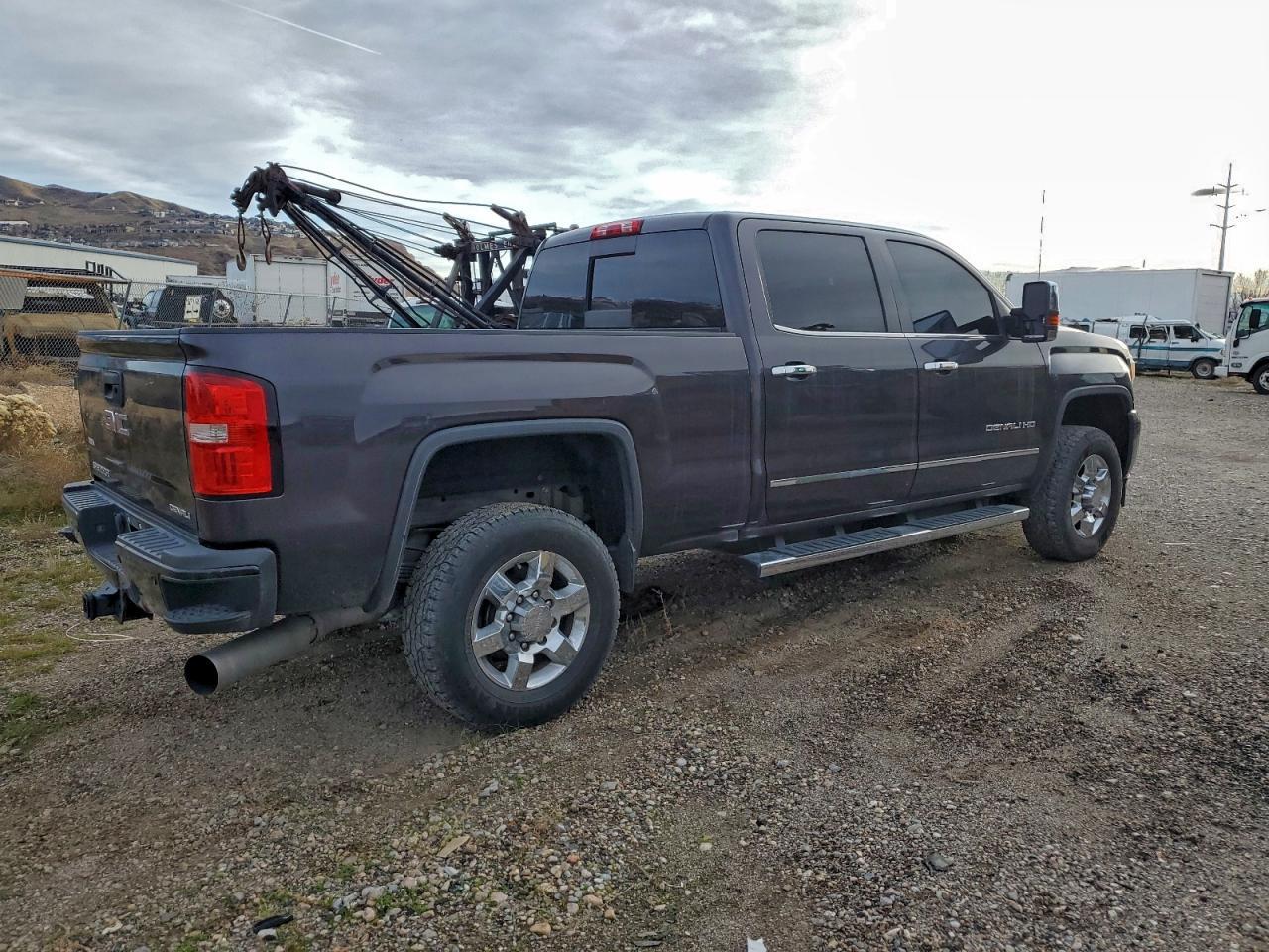 GMC Sierra K3500 Denali Image 2