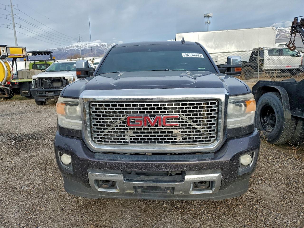 GMC Sierra K3500 Denali Image 11