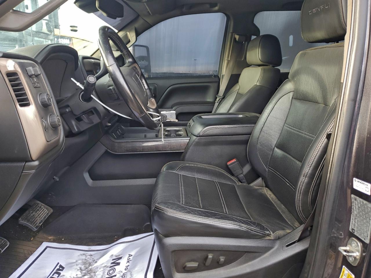 GMC Sierra K3500 Denali Image 5