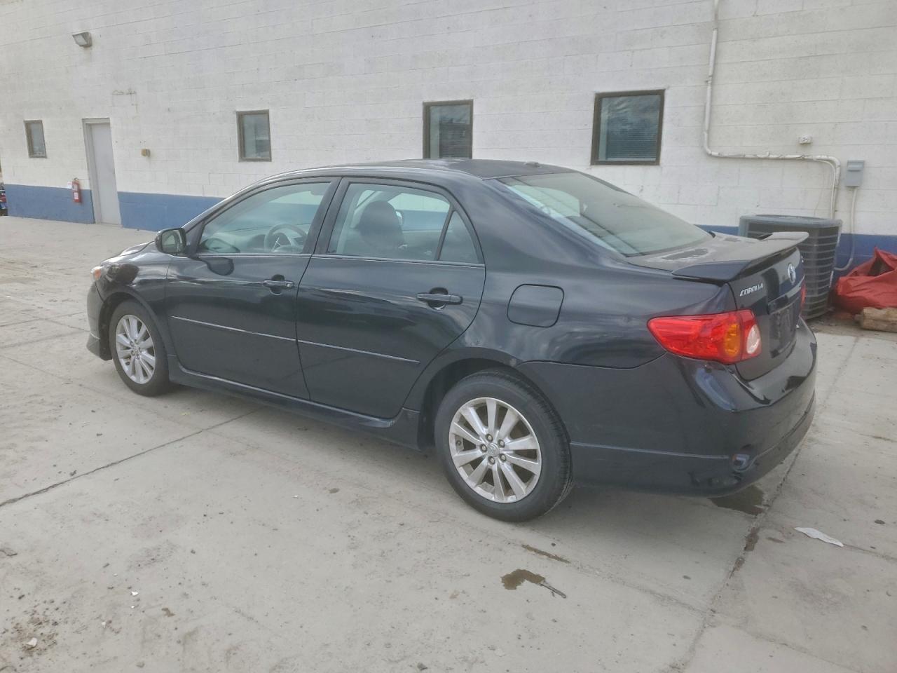 Toyota Corolla Base Image 11