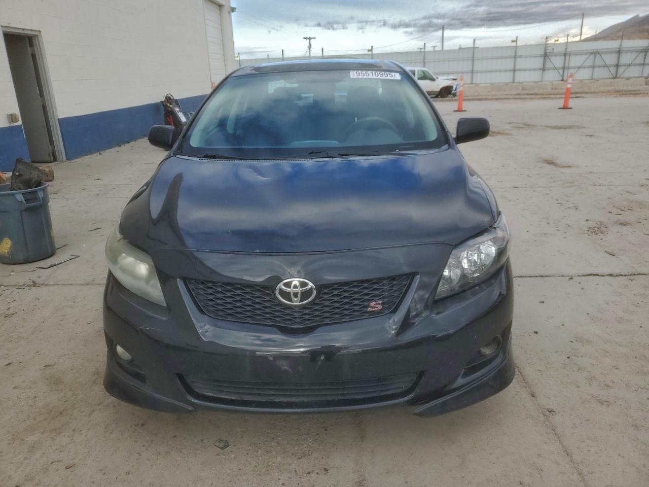 Toyota Corolla Base Image 2