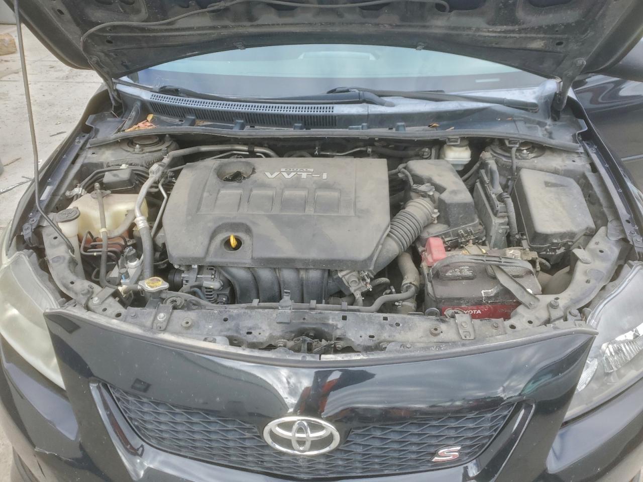 Toyota Corolla Base Image 8
