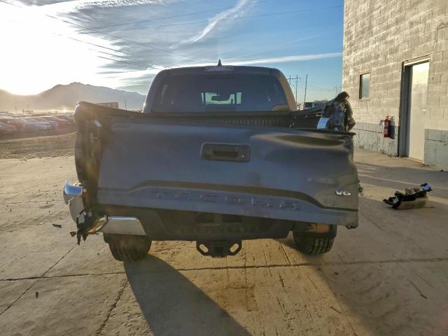 Toyota Tacoma Double Cab Image 8